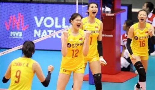 客厅丝袜麻麻被进进出出观看视频